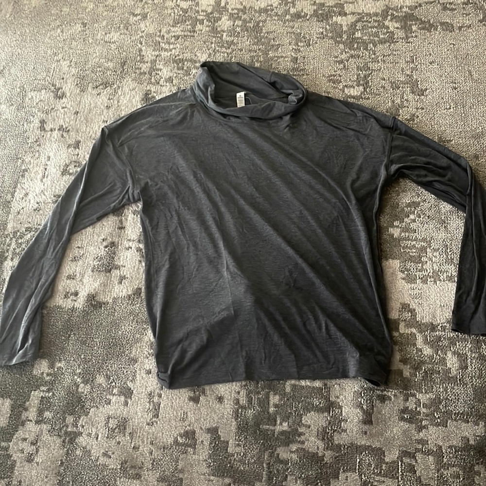 Lululemon 3/4 Sleeve Turtle Neck with tie on back